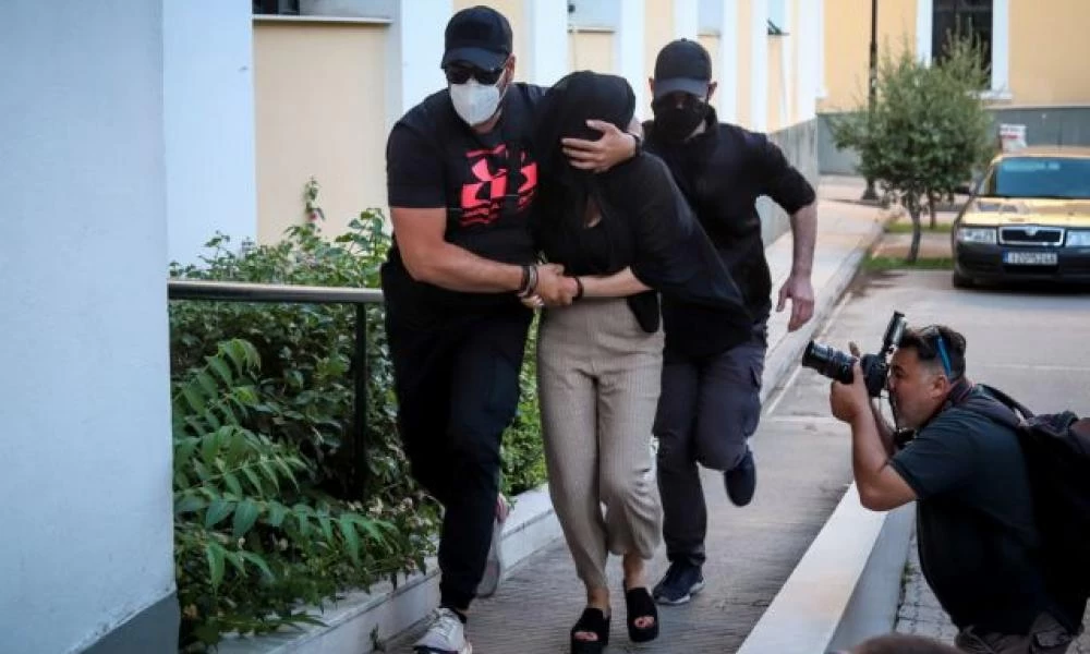 Επίθεση με βιτριόλι: Έτοιμη για εξηγήσεις η 35χρονη κατηγορούμενη